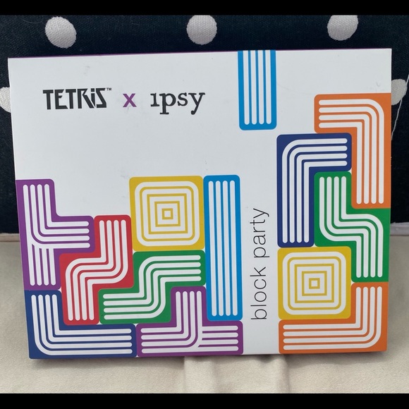 Tetris Block Party 6 Eyeshadow Palette x Ipsy - Picture 2 of 10